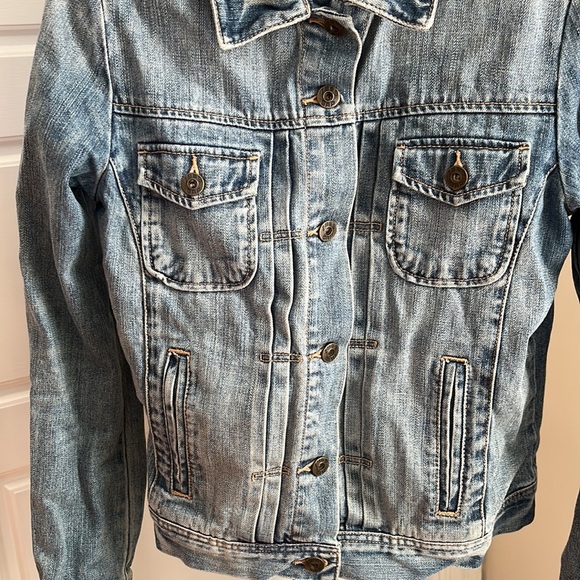 GAP Distressed Denim Jacket - Picture 4 of 9